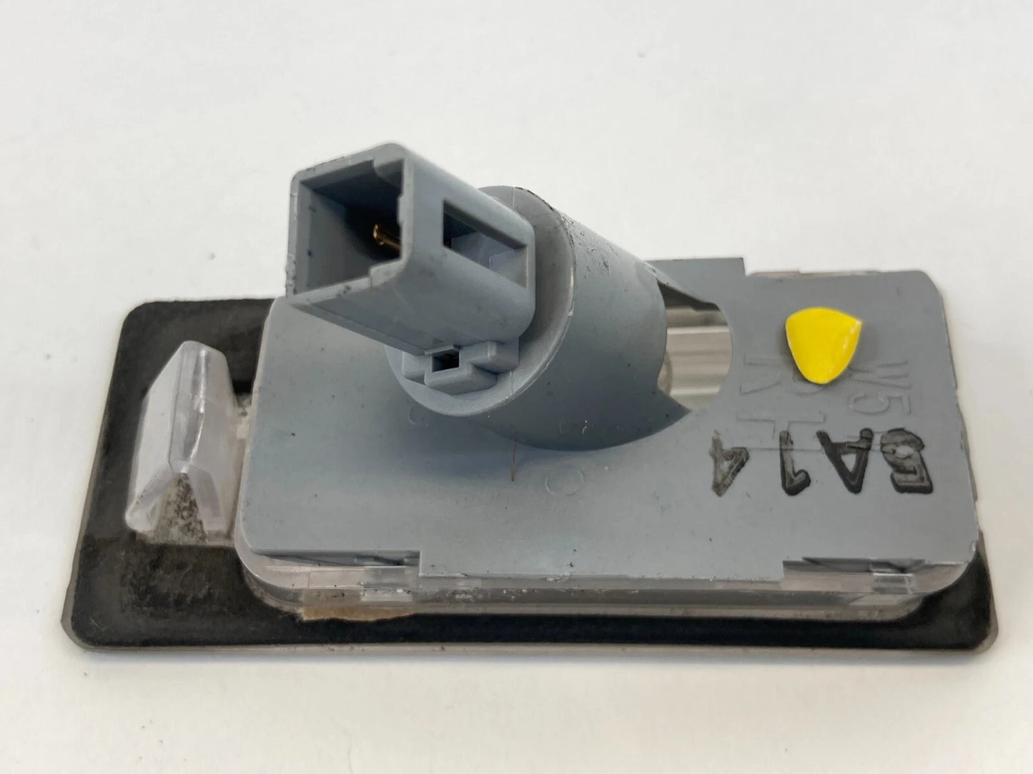 2011-2016 HYUNDAI ELANTRA REAR TRUNK LID RIGHT LICENSE PLATE LIGHT LAMP 925021M4