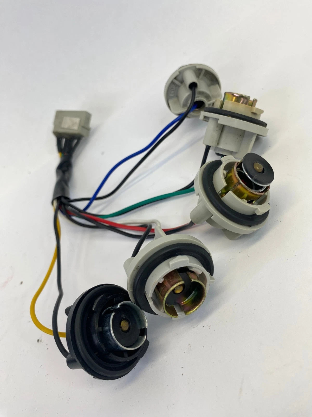 1999-2005 VW JETTA REAR TAIL LIGHT BULB SOCKET CONNECTOR WIRING HARNESS PLUG OEM