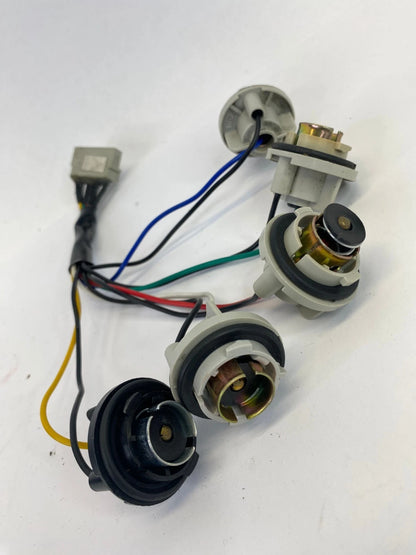 1999-2005 VW JETTA REAR TAIL LIGHT BULB SOCKET CONNECTOR WIRING HARNESS PLUG OEM