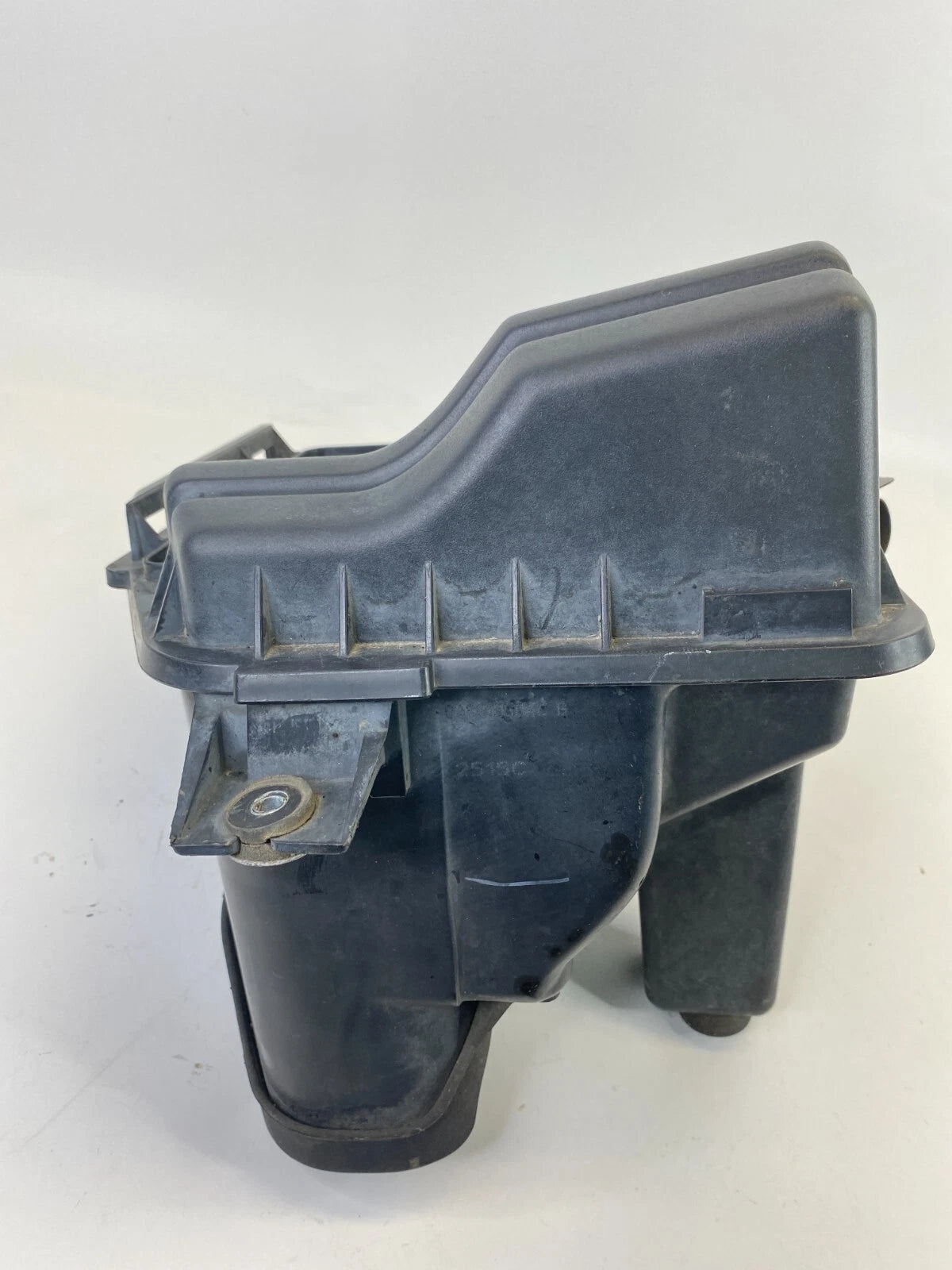 2001-2007 CHRYSLER TOWN & COUNTRY 3.3L AIR INTAKE CLEANER BOX HOUSING 04861356AC