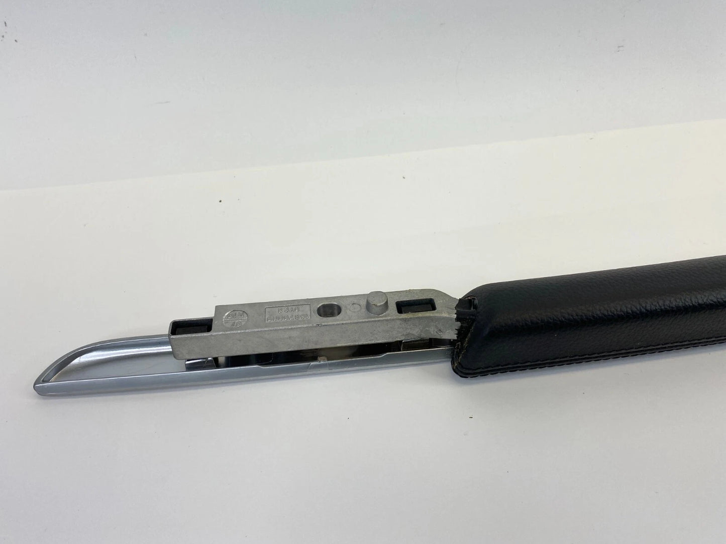 2006-2011 MERCEDES-BENZ ML350 CENTER CONSOLE LEFT SIDE GRAB HANDLE 16877324 OEM