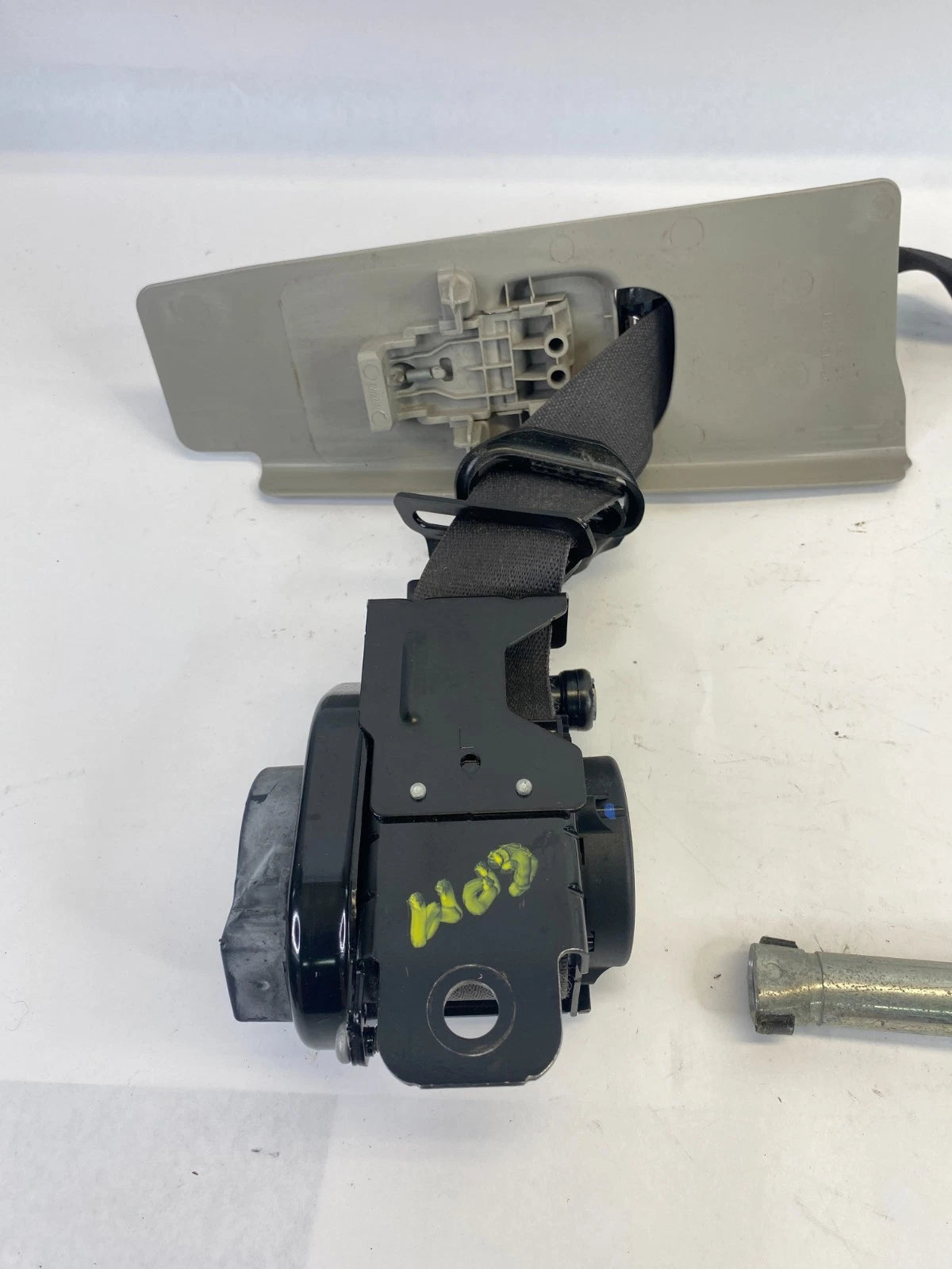 2010 2011 2012 CHEVROLET TRAVERSE FRONT LEFT DRIVER SEAT BELT RETRACTOR OEM