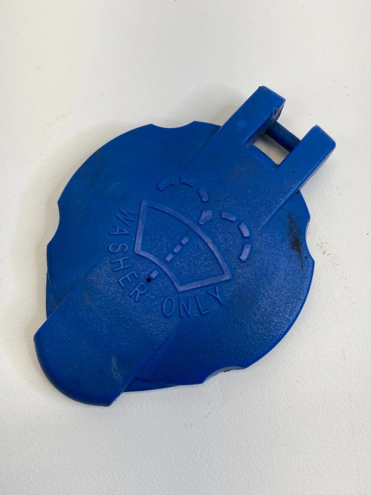 2007-2012 HYUNDAI SANTA FE WINDSHIELD WIPER WASHER RESERVOIR FLUID CAP