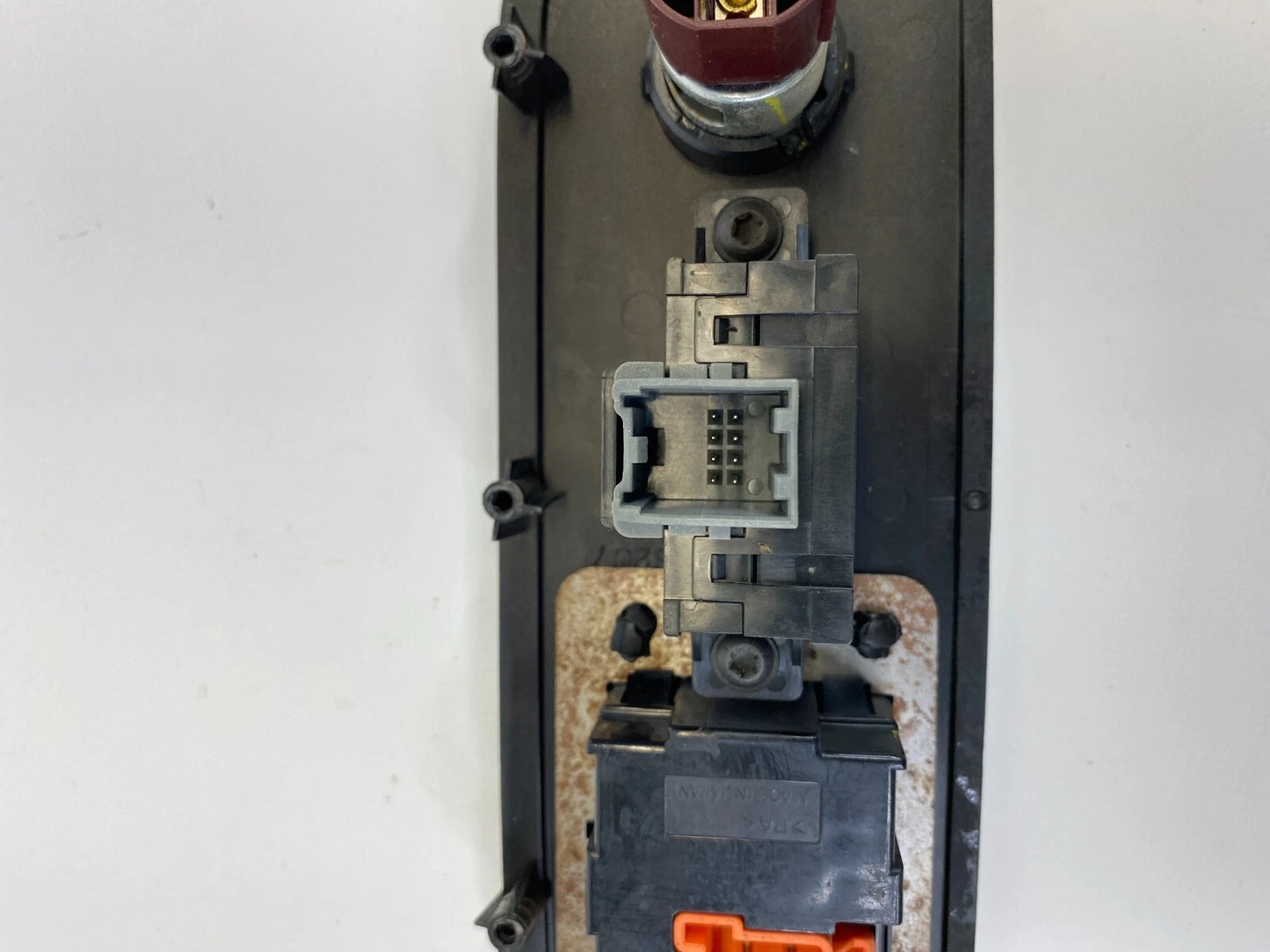09 10 CHEVROLET TRAVERSE REAR CONSOLE AUDIO VIDEO IMPUT PLUG POWER POWER PORT