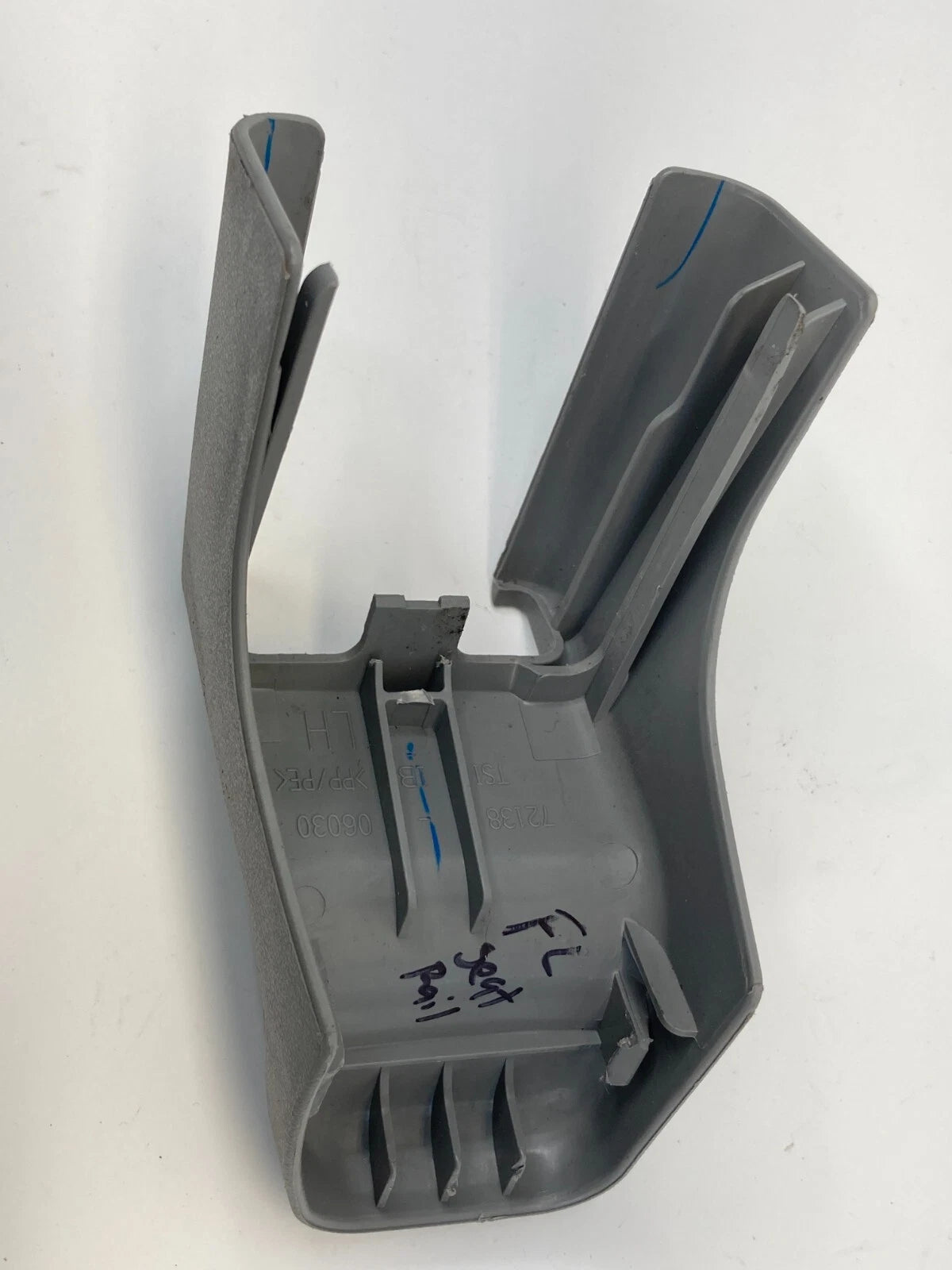 07-11 TOYOTA CAMRY FRONT LEFT SEAT RAIL TRACK END COVER TRIM 72138-06030 OEM