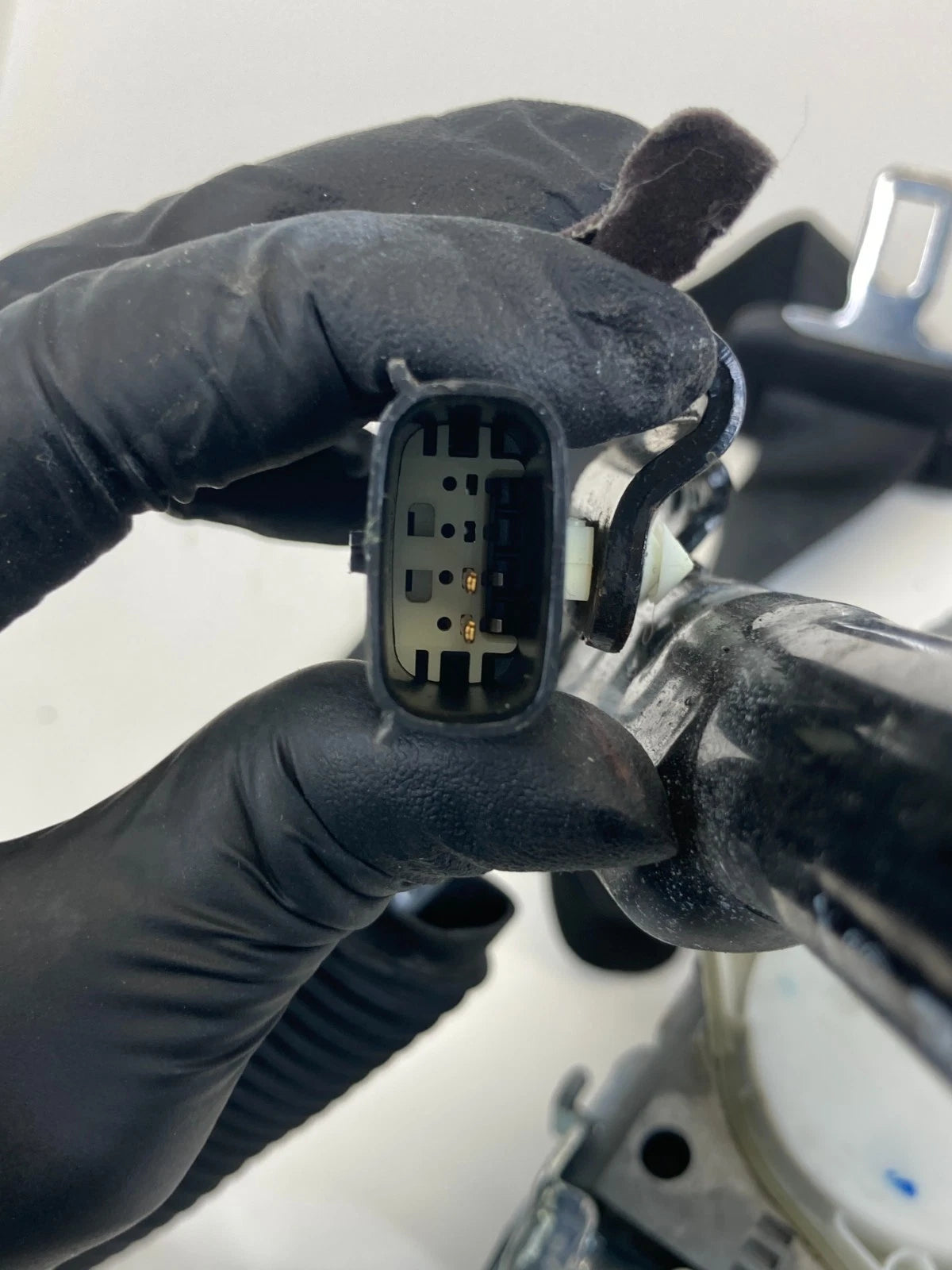 2016-2019 FORD EXPLORER INTERCEPTOR UTILITY FRONT LEFT SIDE SEAT BELT RETRACTOR