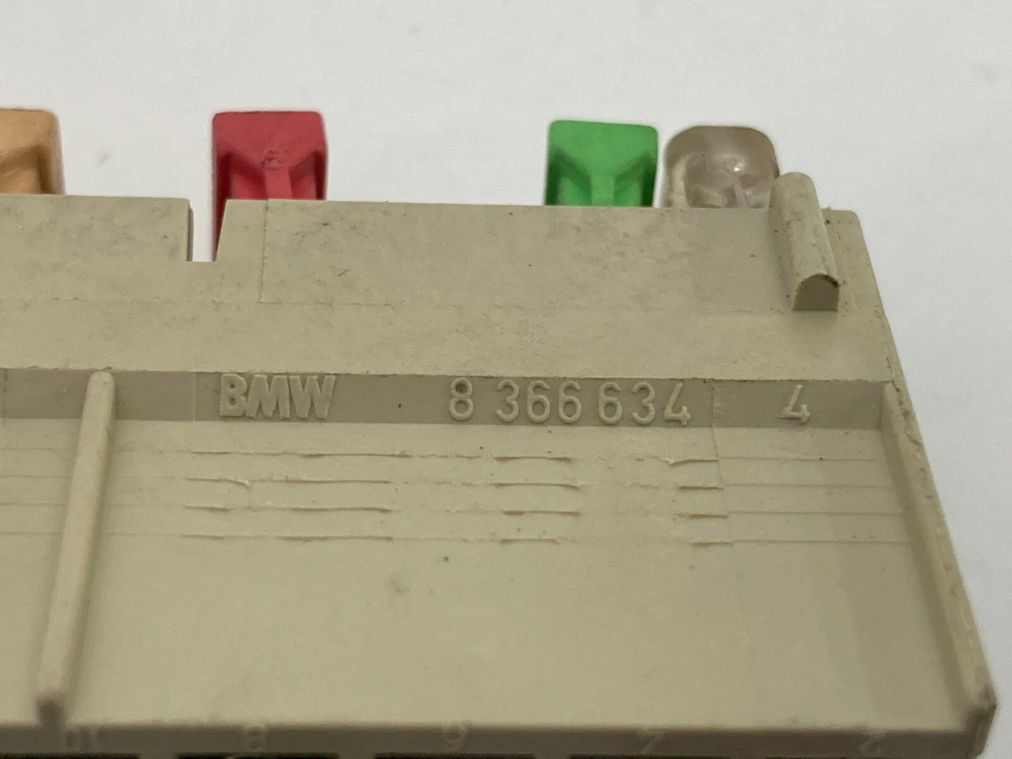 1998 98 BMW 740IL 4.4L SMALL FUSE BOX RELAY BLOCK HOLDER ASSEMBLY 8366634 OEM
