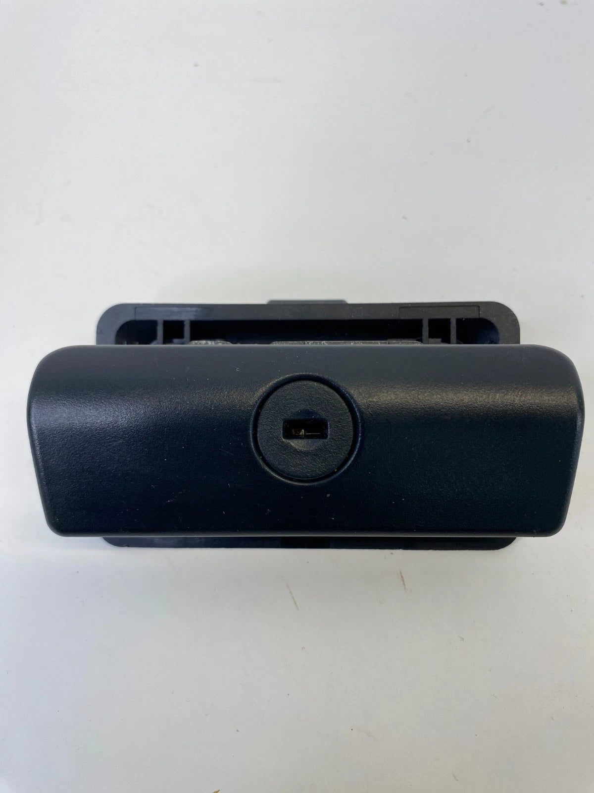 2007 2008 07 08 BMW 328XI 335XI GLOVE BOX LATCH HANDLE COMPARTMENT OEM