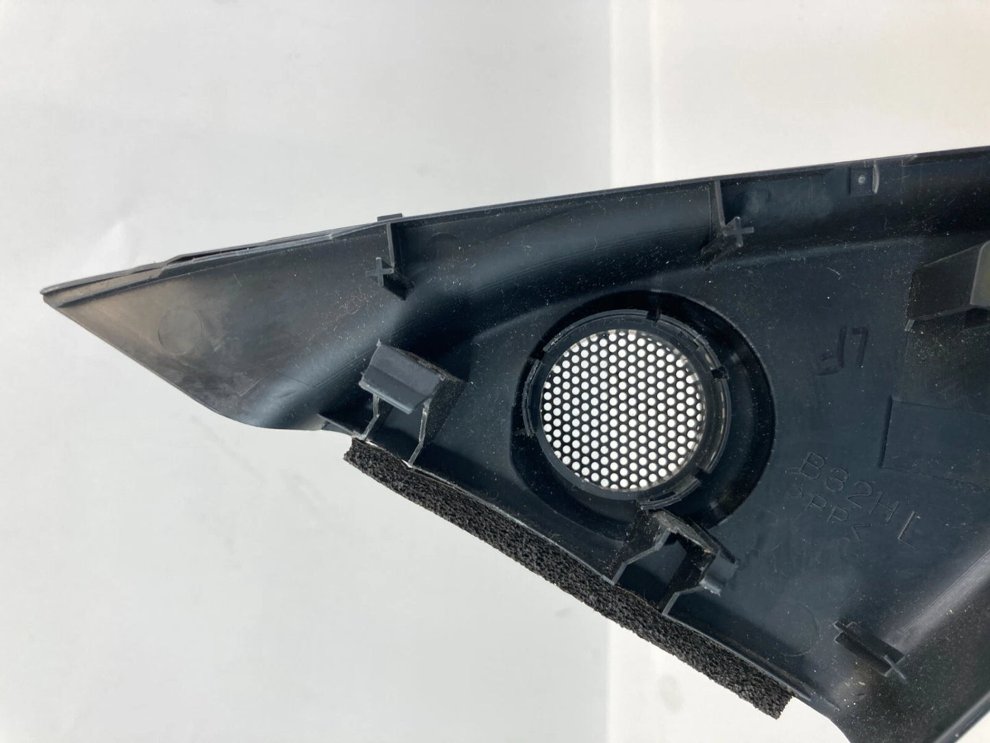 04-09 MAZDA 3 MAZDA3 FRONT LEFT SIDE INNER DOOR CORNER SPEAKER COVER TRIM OEM