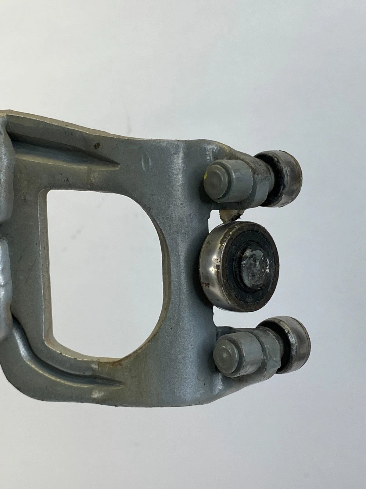 2004-2010 TOYOTA SIENNA REAR RIGHT DOOR MIDDLE SLIDING HINGE ROLLER RAIL UNIT