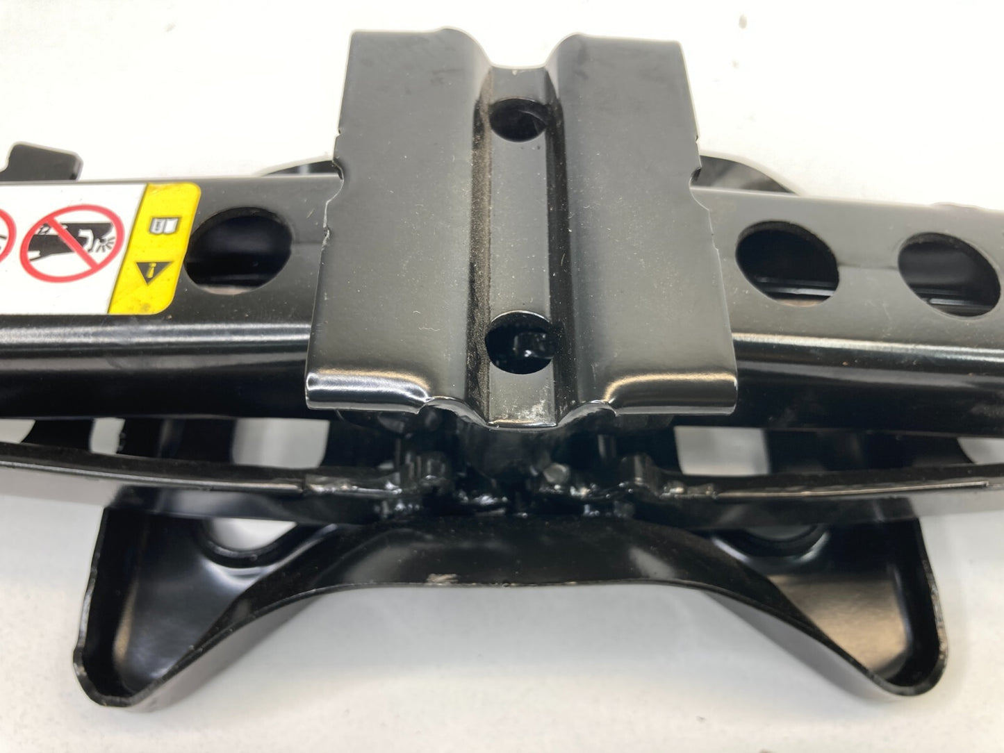 08-12 Caliber 07-17 Compass Patriot Emergency Scissor Jack & Tool Lug 05105920AD