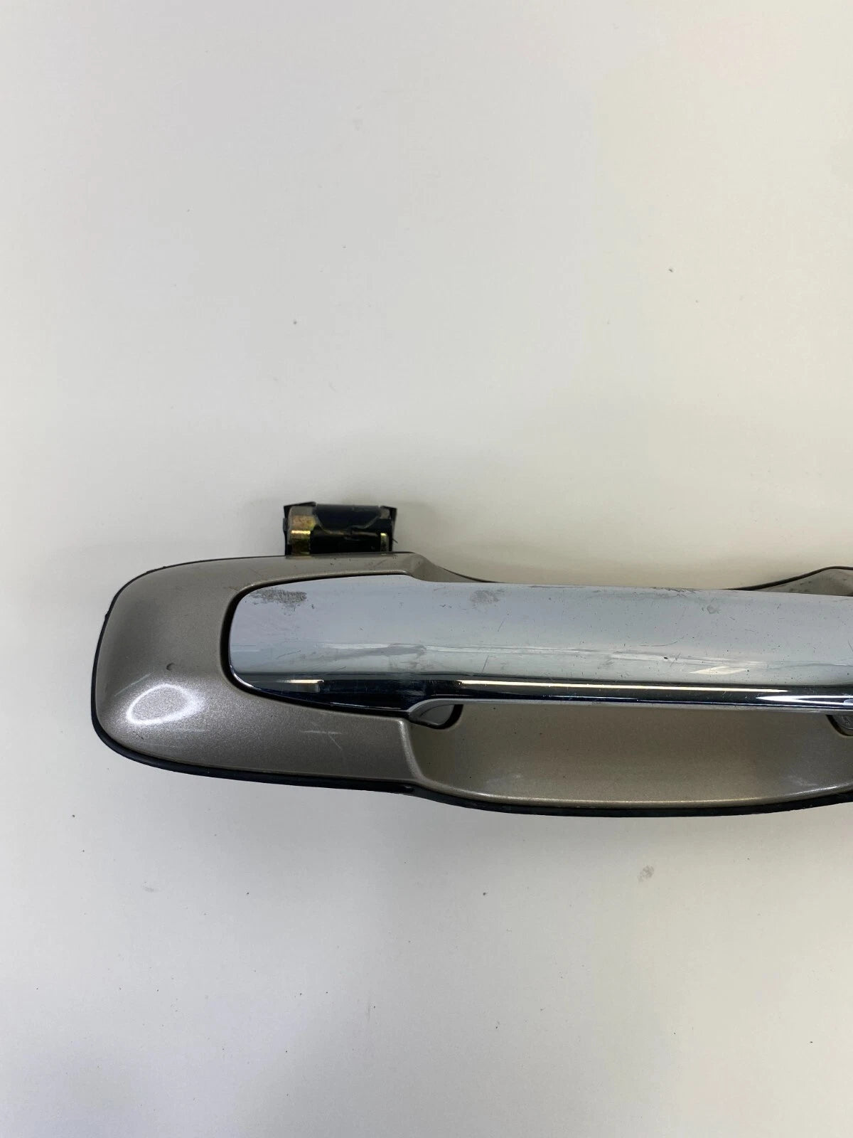 2003-2006 SUZUKI XL-7 FRONT RIGHT SIDE EXTERIOR DOOR HANDLE ASSY 82810-65D10