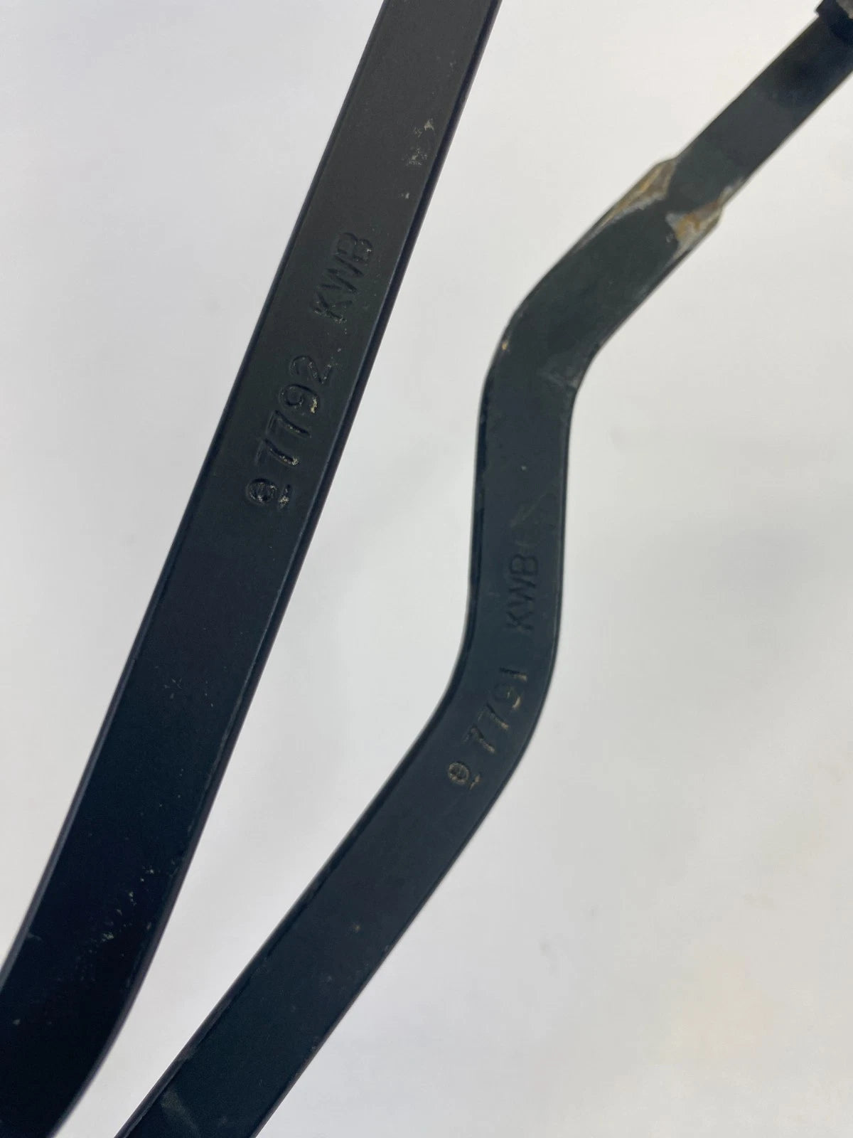 2010-2013 KIA FORTE FRONT LEFT AND RIGHT WINDSHIELD WIPER ARM SET 97791-KWB OEM