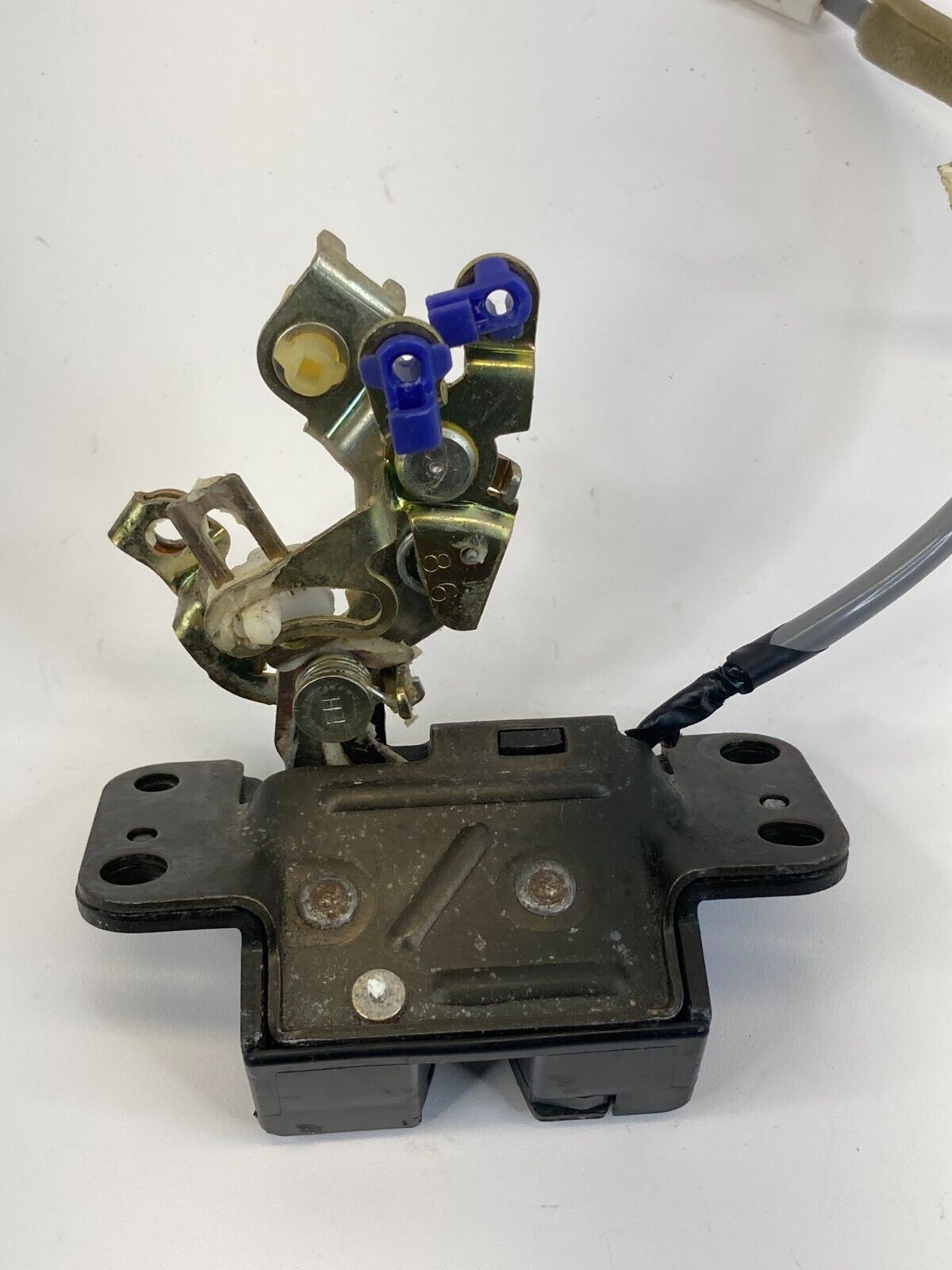 1999 2000 2001 2002 2003 Lexus RX300 Rear Trunk Liftgate Lock Latch Actuator OEM