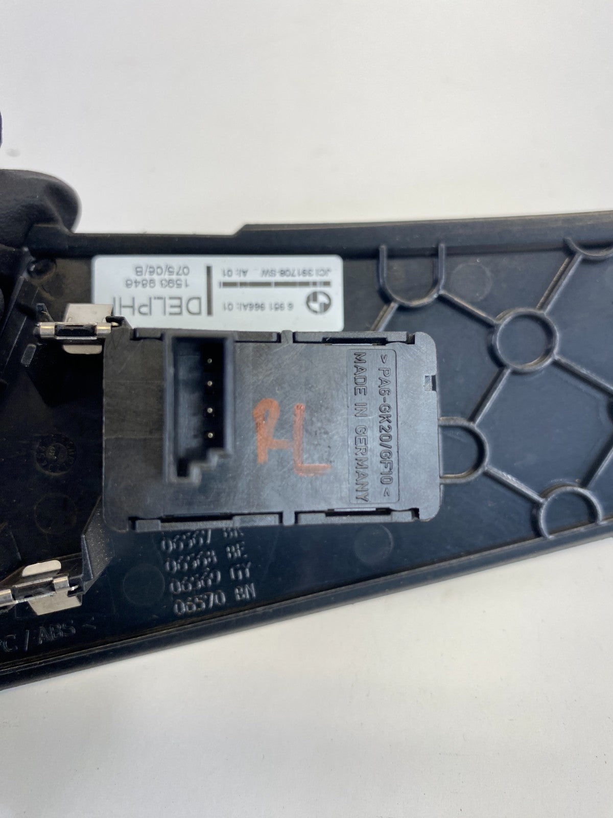 2006 2007 BMW 530xi Rear Left Door Power Window Switch w Bezel 6951966AI