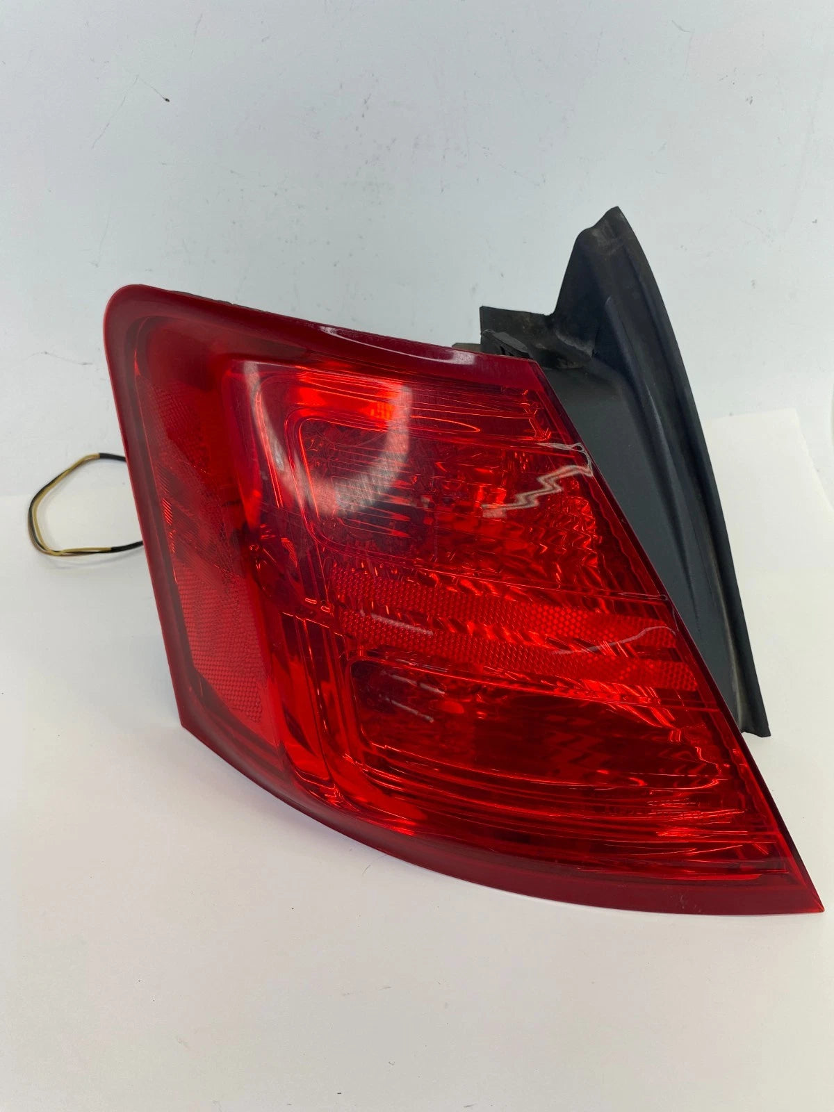 13-19 FORD TAURUS INTERCEPTOR SEDAN LEFT SIDE OUTER TAILLIGHT TAIL LIGHT LAMP