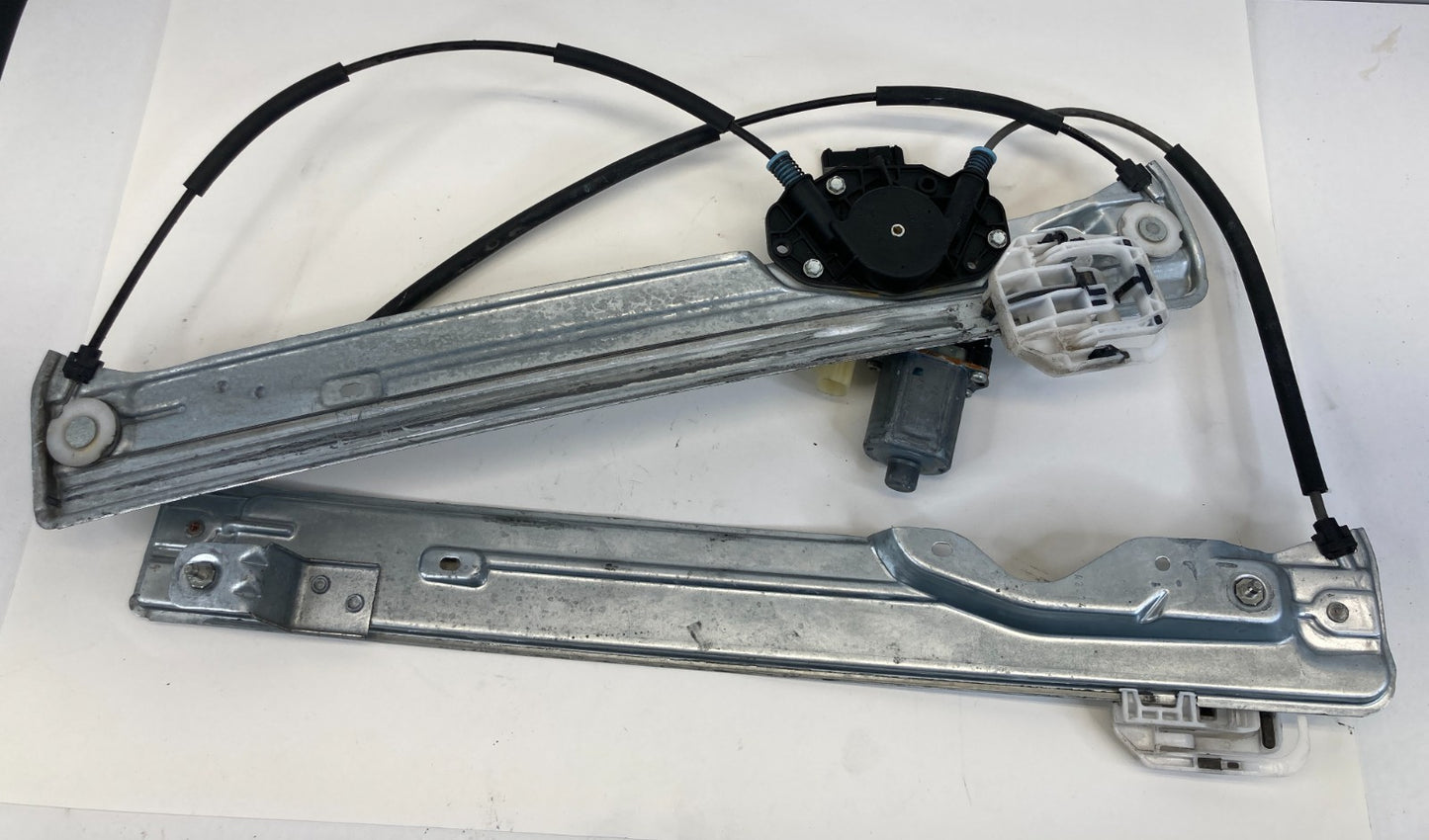 2013-2019 Ford Escape Front Right Side Door Window Regulator W/ Motor OEM