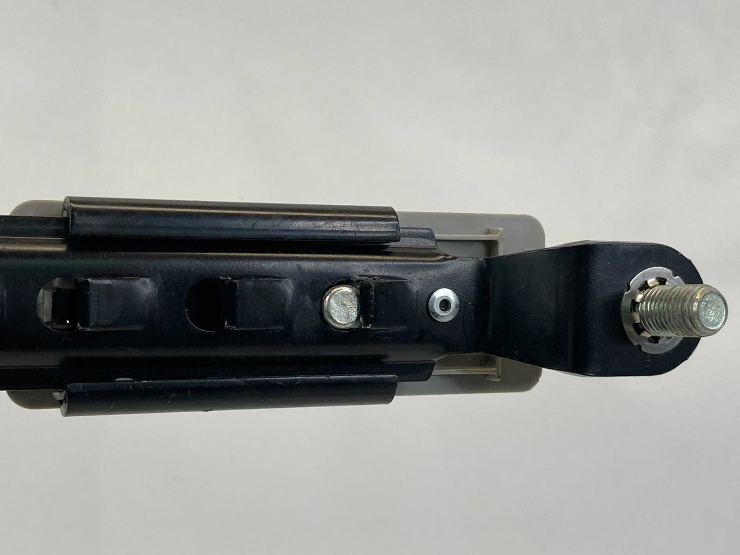 2010-2013 SUZUKI SX4 FRONT RIGHT PASSENGER SIDE SEAT BELT HEIGHT ADJUSTER OEM