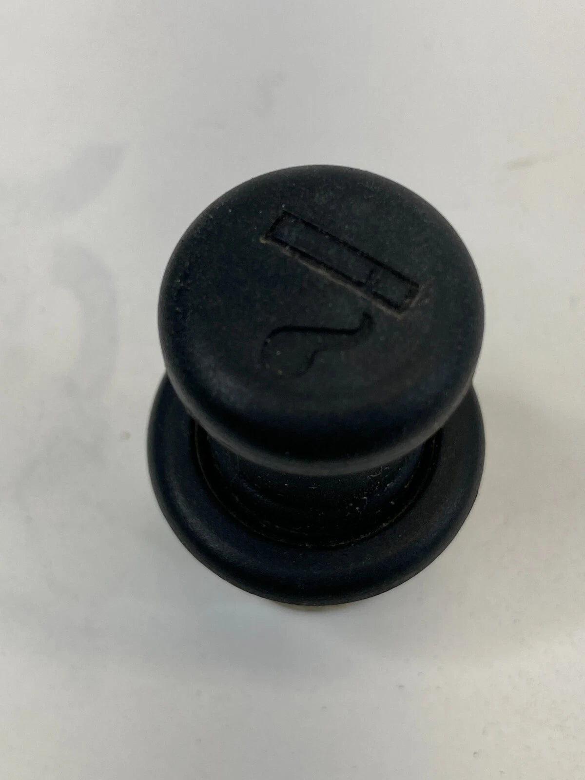 2008-2012 FORD ESCAPE POWER OUTLET PLUG IGNITION LIGHTER CIGARETTE SOCKET OEM