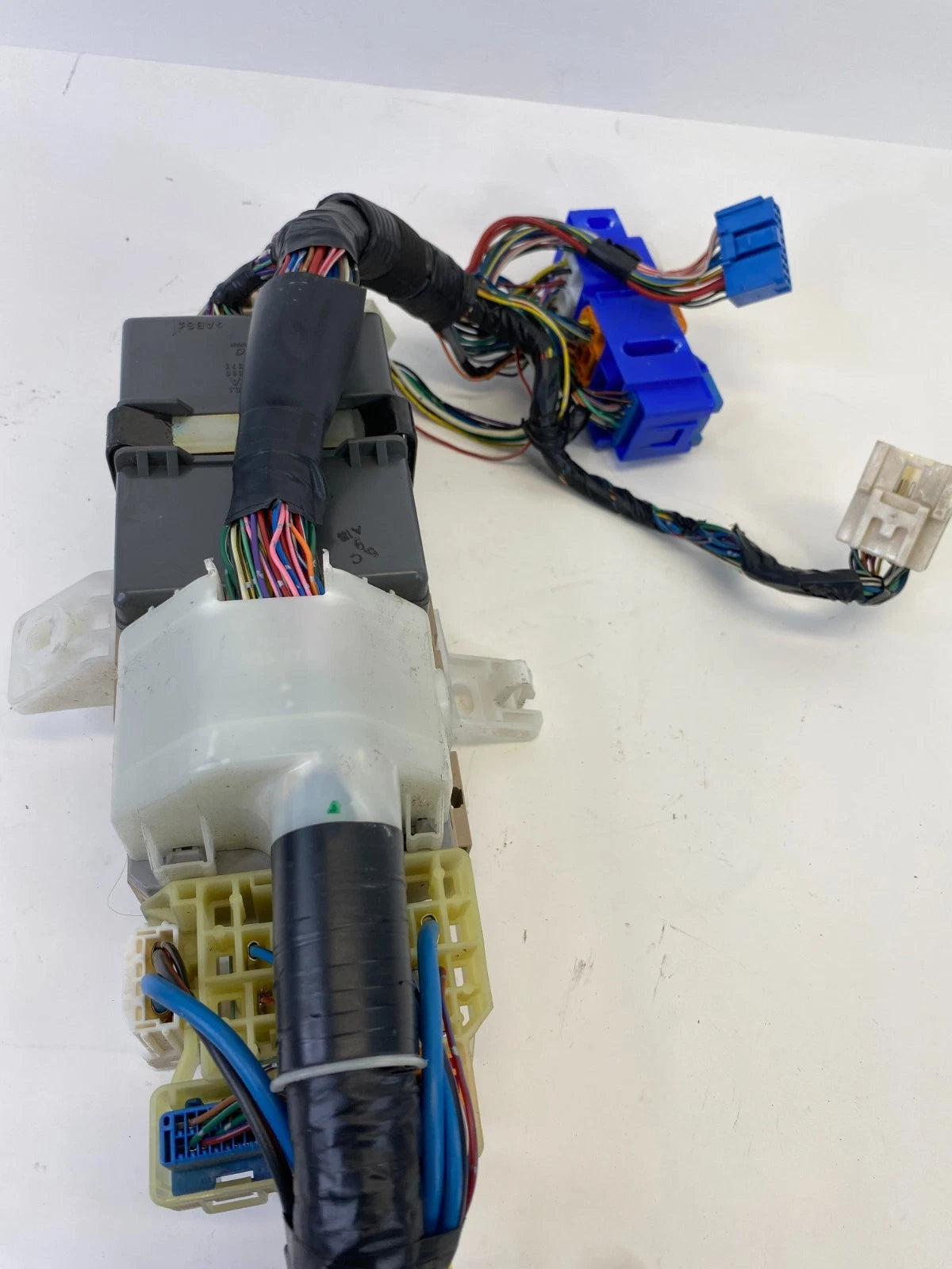 98-05 LEXUS GS300 DASH RIGHT SIDE FUSE RELAY POWER BOX MODULE 89221-30080 OEM