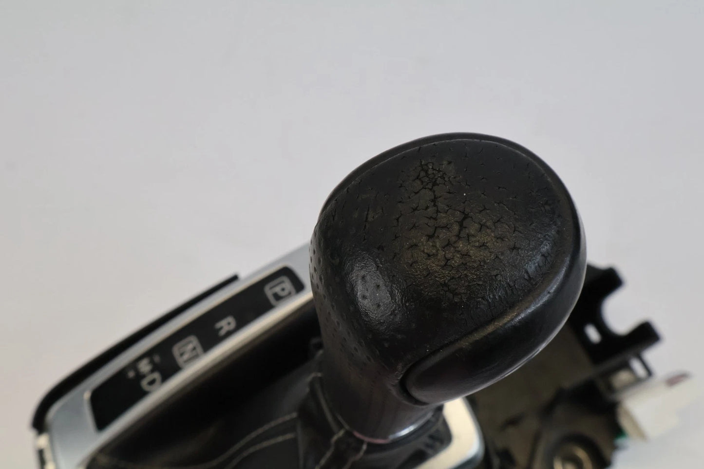 2010-2013 SUZUKI KIZASHI AUTOMATIC TRANSMISSION FLOOR GEAR SHIFTER LEVER HANDLE
