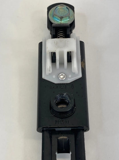 2007-2010 HYUNDAI ELANTRA 4-DR FRONT RIGHT SIDE SEAT BELT HEIGHT ADJUSTER 63021A