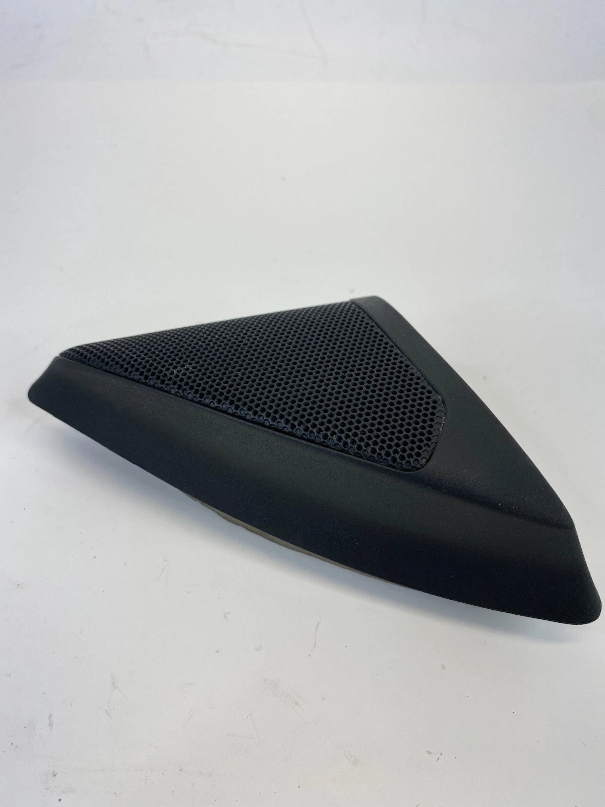 11-17 BUICK REGAL FRONT RIGHT DOOR INNER SPEAKER COVER W TWEETER 13240950 OEM