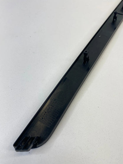2005-2009 VOLKSWAGEN JETTA FRONT RIGHT PASSENGER DOOR TRIM MOLDING 1K4-867-440