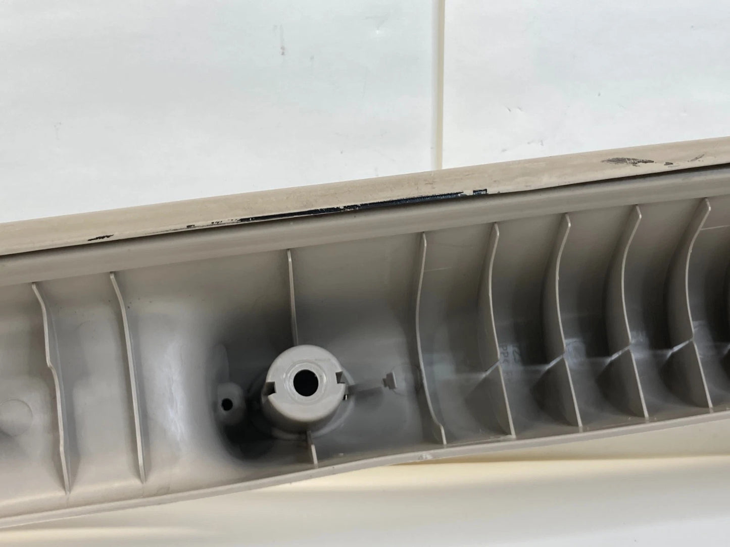 2003 2005 DODGE RAM 1500 2500 RIGHT PASSENGER A PILLAR TRIM GRAB HANDLE OEM