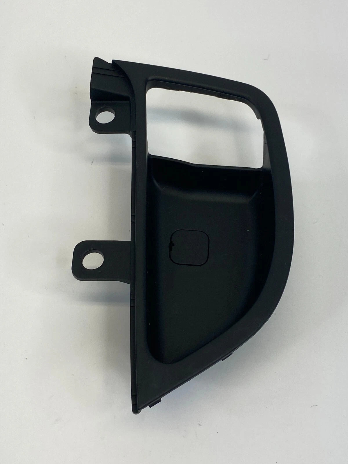 2011-2016 HYUNDAI ELANTRA REAR RIGHT SIDE INSIDE DOOR HANDLE BEZEL 83621-MD100
