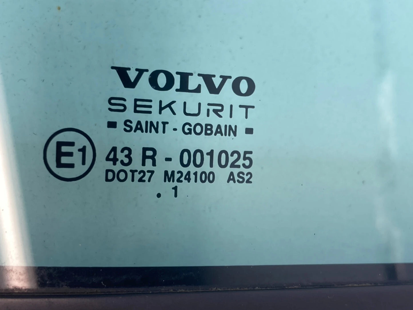 01-09 VOLVO S60 SEDAN REAR RIGHT DOOR QUARTER FIXED VENT WINDOW GLASS 8643030