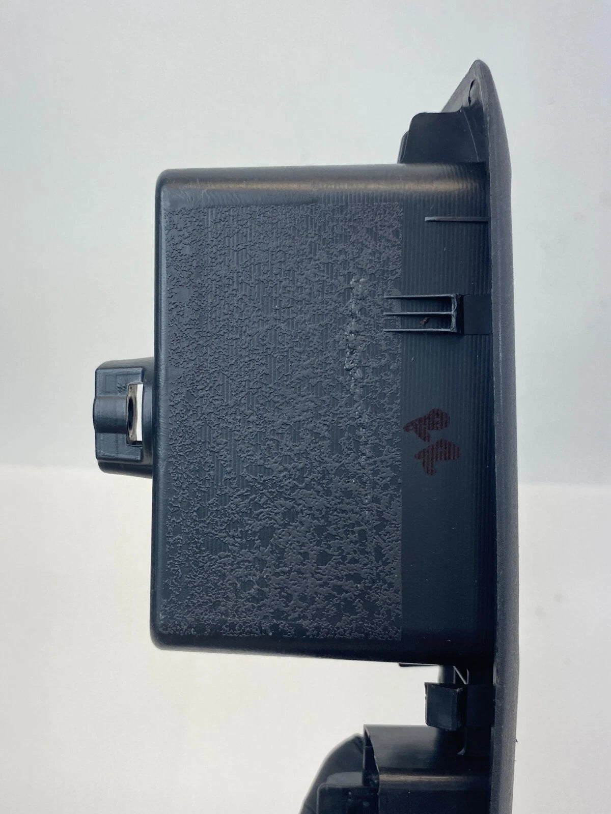 2008-2013 NISSAN ROGUE REAR RIGHT SIDE POWER WINDOW SWITCH BEZEL 82960JM00A