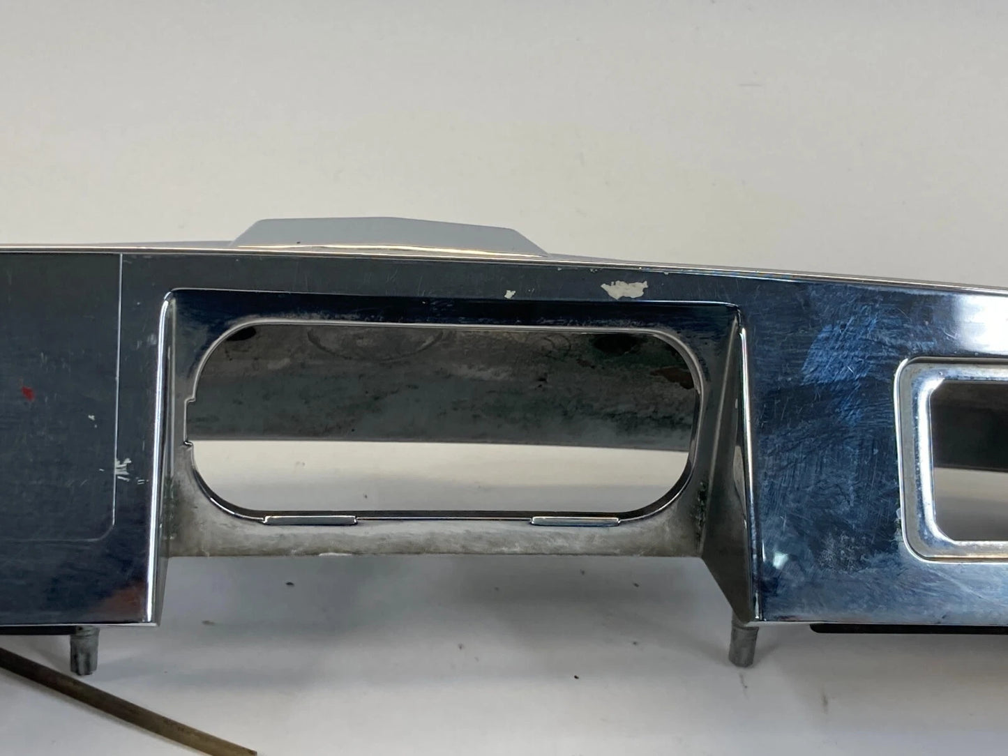 10-15 CHEVROLET EQUINOX TRUNK LIFTGATE APPLIQUE MOLDING W/O CAMERA 20881056 OEM