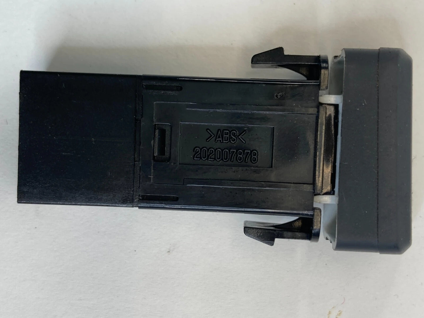 2010-2013 KIA SOUL INSTRUMENT PANEL TRIP CONTROL SWITCH BUTTON 202007878