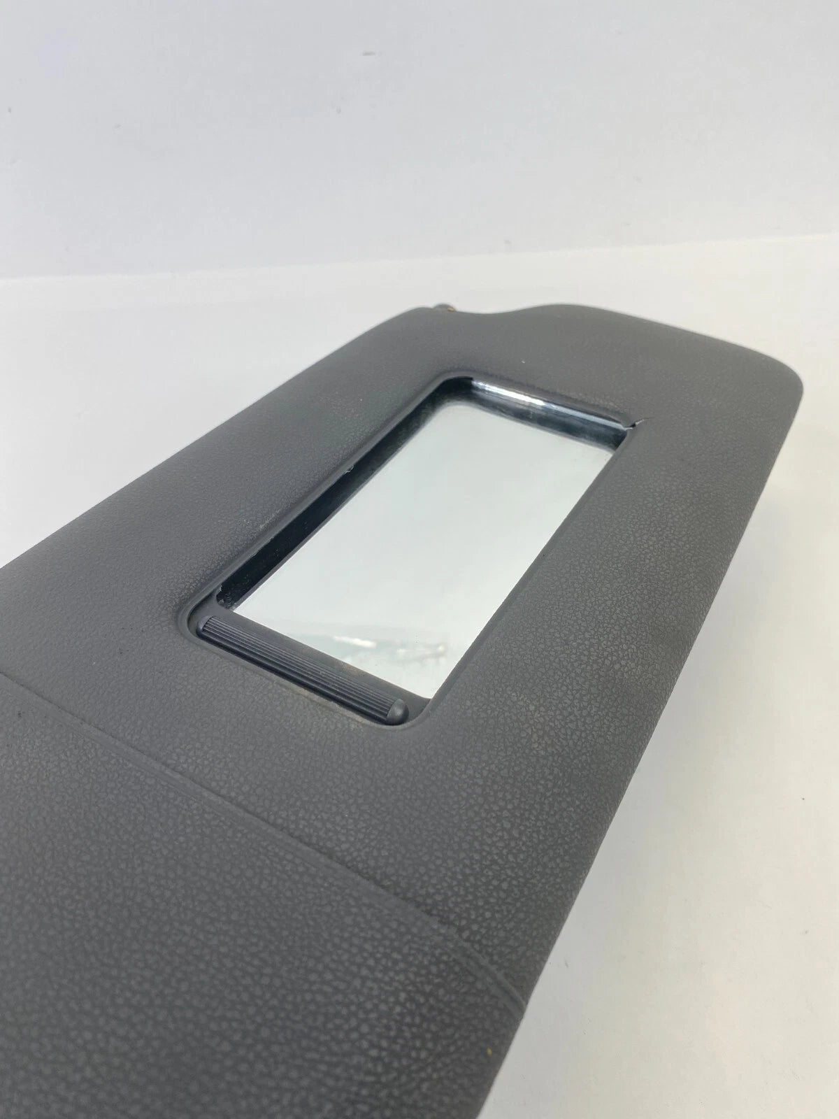 2004-2007 BMW X3 FRONT RIGHT PASSENGER SIDE SUNVISOR SUN VISOR SHADE ASSY OEM