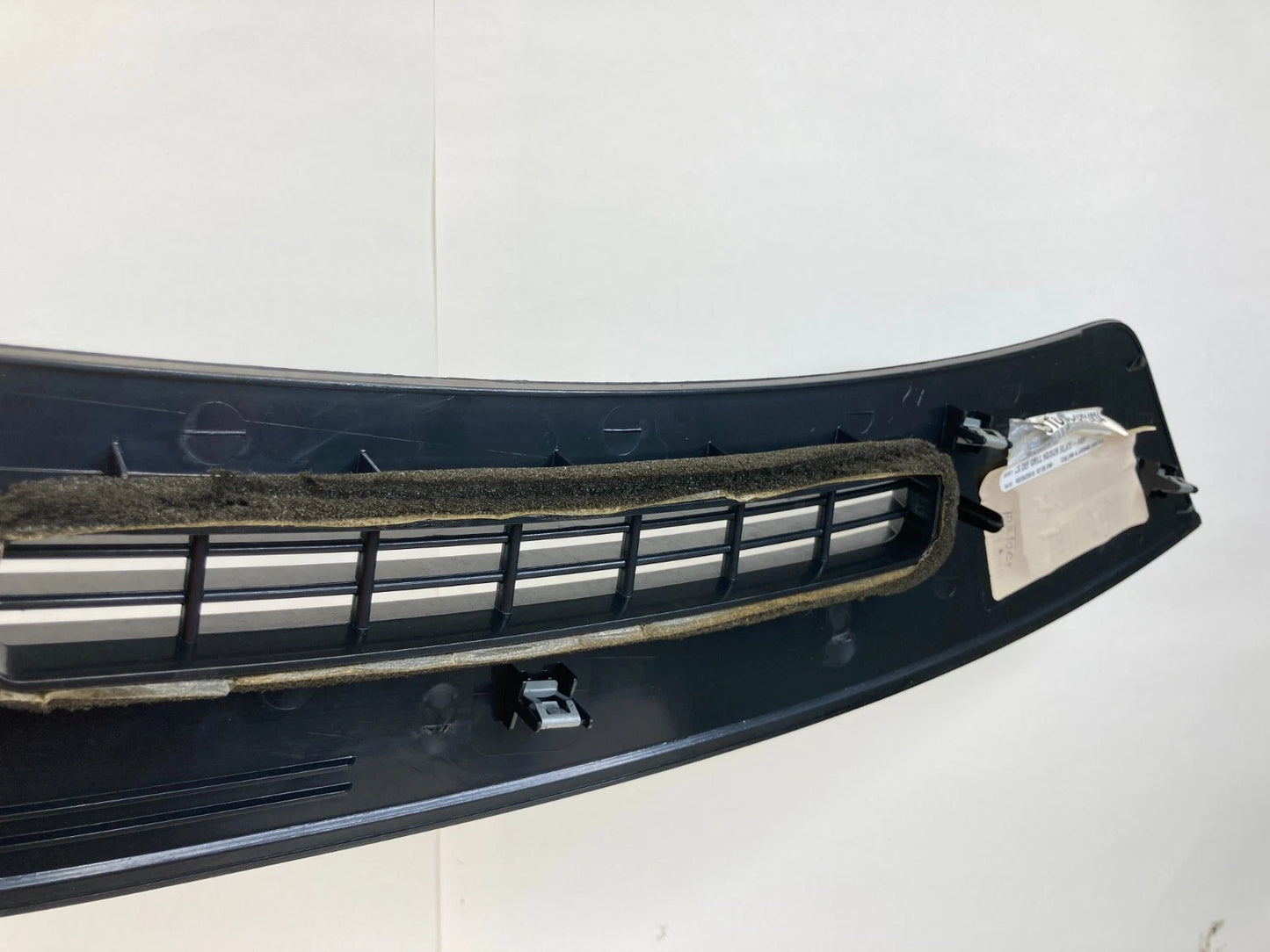 2008-2010 DODGE CHARGER CHRYSLER 300 DASH UPPER DEFROSTER GRILLE COVER 61411N024