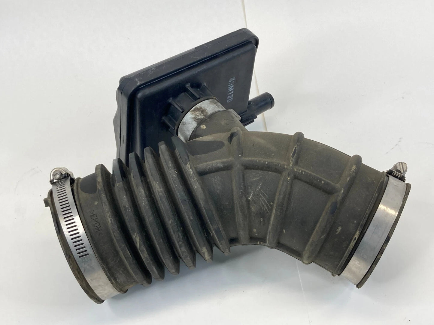 2013-2018 Nissan Altima 2.5L L4 Air Intake Cleaner Resonator Duct Tube Pipe Hose