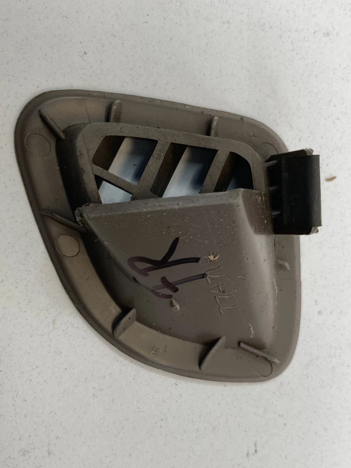 1994-1997 HONDA ACCORD SEDAN DASH RIGHT PASSENGER SIDE AC AIR VENT DEFROST 77471