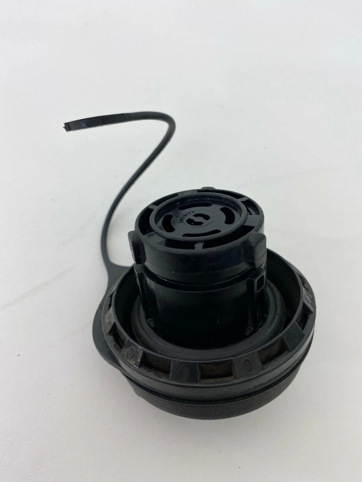 2000-2005 LINCOLN LS 3.0L SEDAN FUEL FILLER FILL TANK GAS CAP COVER LID OEM