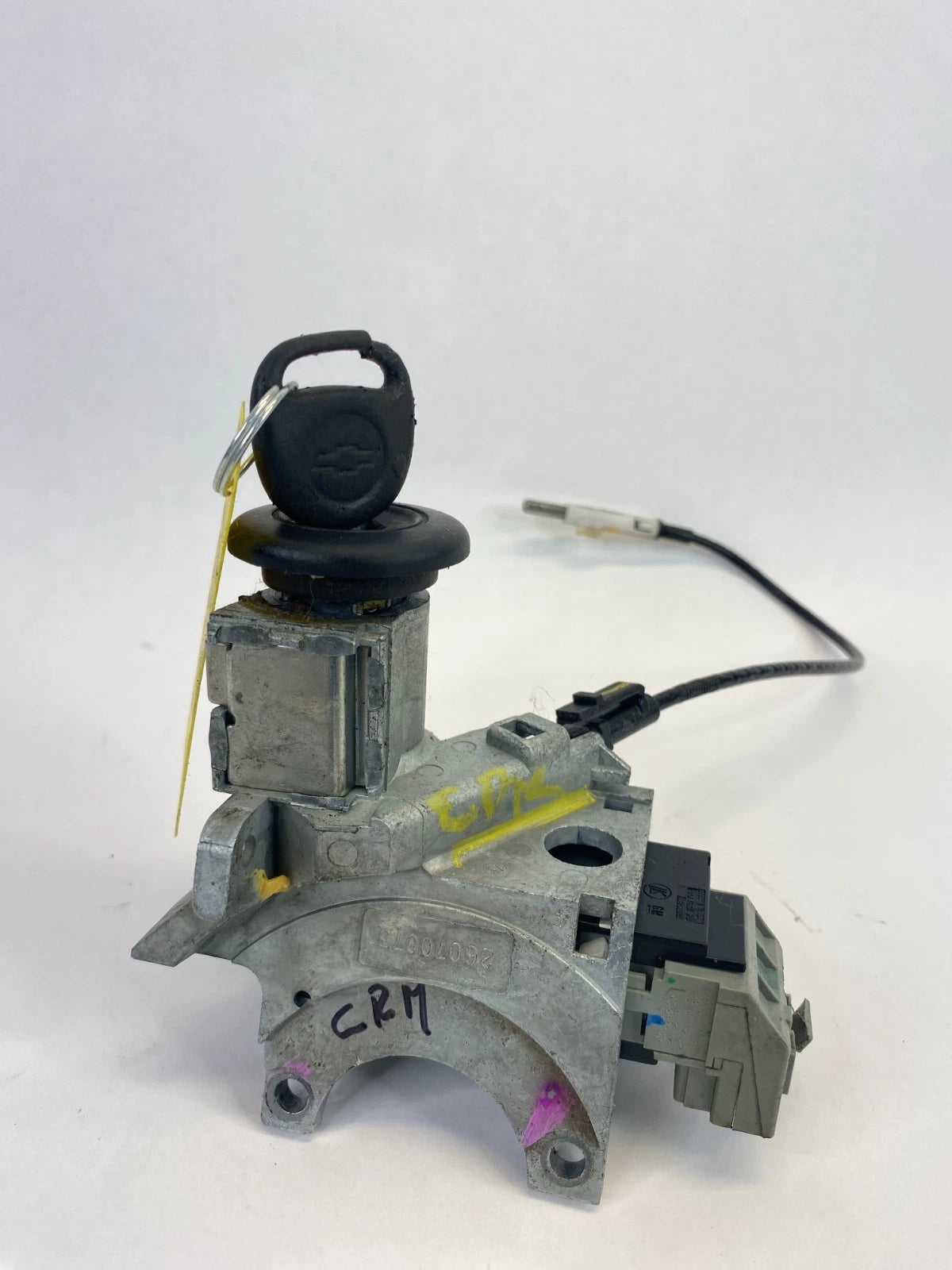 2000-2006 CHEVROLET TAHOE AT IGNITION SWITCH LOCK CYLINDER W KEY 26070075