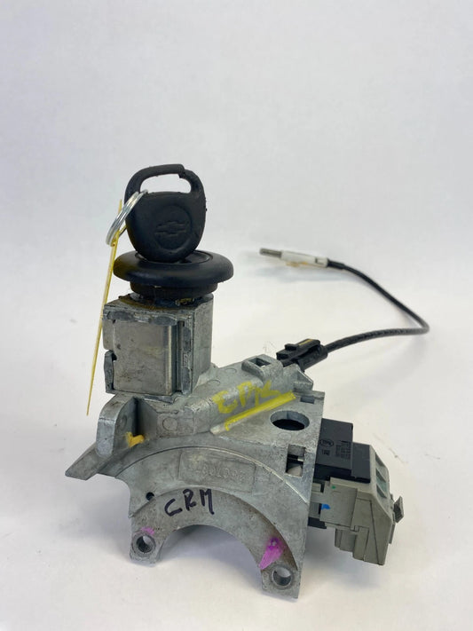 2000-2006 CHEVROLET TAHOE AT IGNITION SWITCH LOCK CYLINDER W KEY 26070075