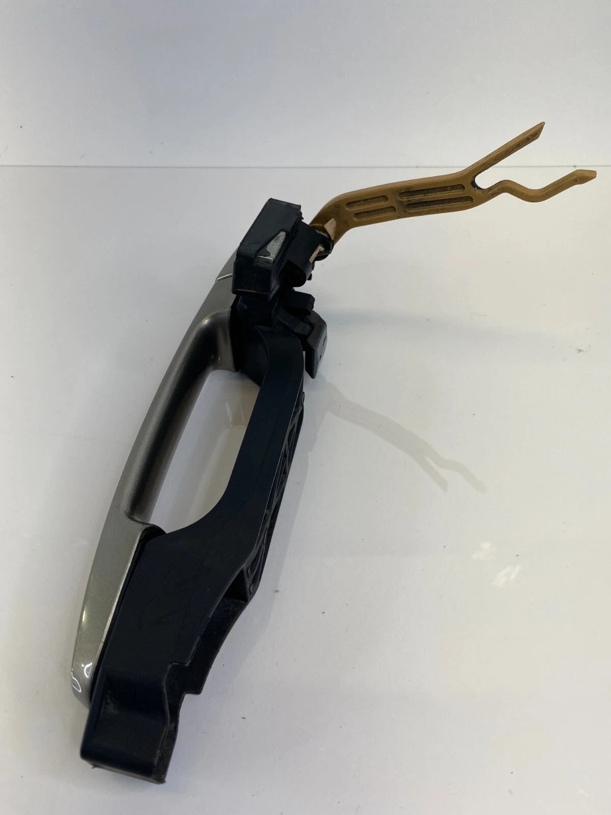 2004-2009 TOYOTA PRIUS REAR RIGHT SIDE EXTERIOR DOOR HANDLE ASSEMBLY OEM