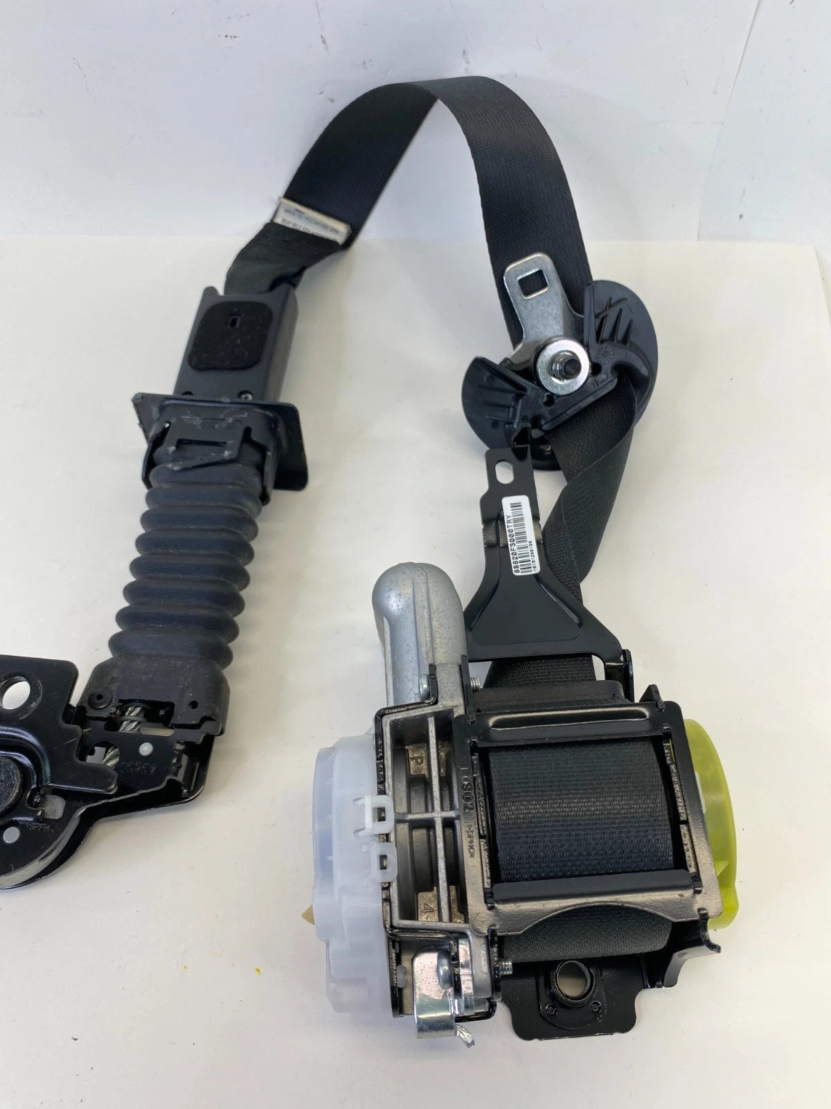 2017-2020 HYUNDAI ELANTRA FRONT RIGHT PASSENGER SIDE SEAT BELT RETRACTOR OEM