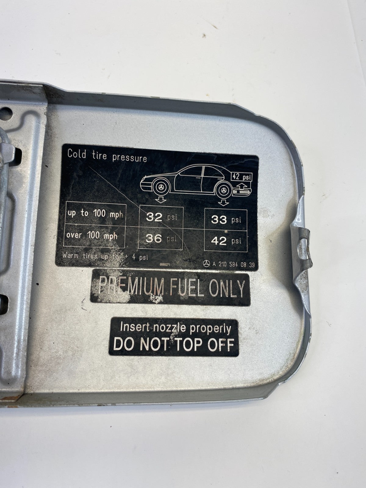 1998-2002 Mercedes-Benz E430 Fuel Filler Tank Door Gas Lid Cover A2105840839