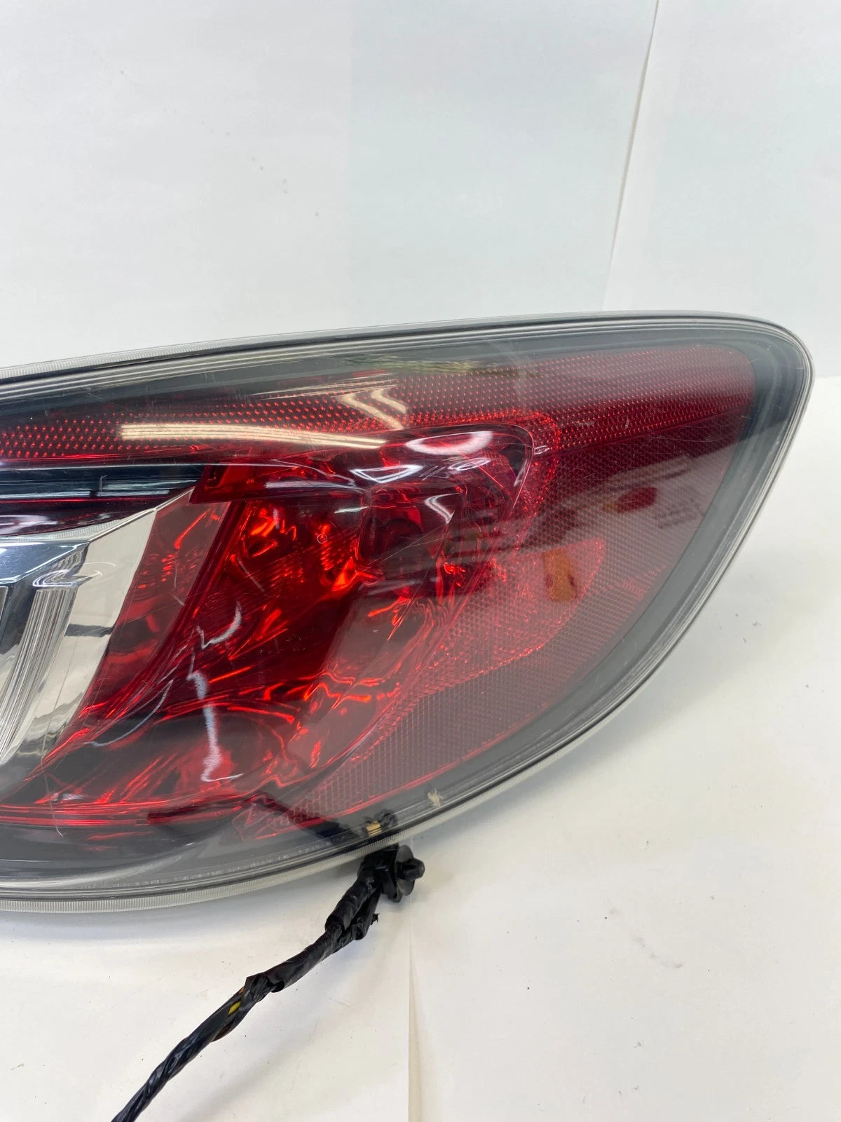 10-13 MAZDA 3 SEDAN RIGHT PASSENGER OUTER QUARTER PANEL TAIL LIGHT TAILLIGHT OEM