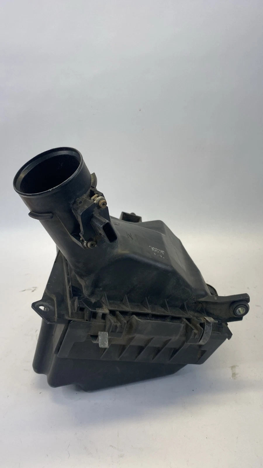 2007 2008 INFINITI G35 SEDAN DRIVER LEFT AIR INTAKE CLEANER BOX FILTER HOUSING