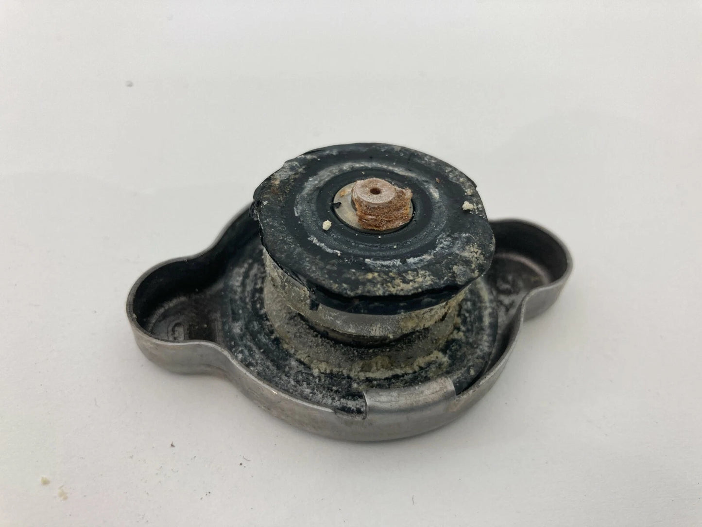 1995-1999 TOYOTA AVALON RESERVOIR COOLANT RADIATOR CAP COVER ASSEMBLY OEM