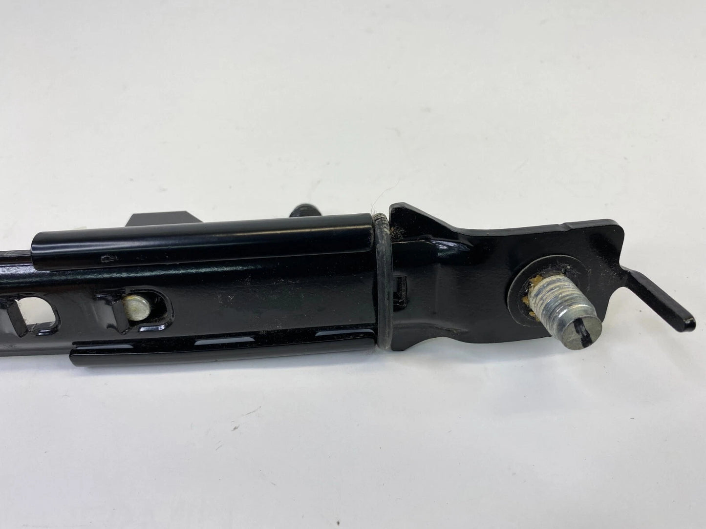 2007-2009 HYUNDAI SANTA FE SEAT BELT HEIGHT ADJUSTER LEFT OR RIGHT SIDE OEM