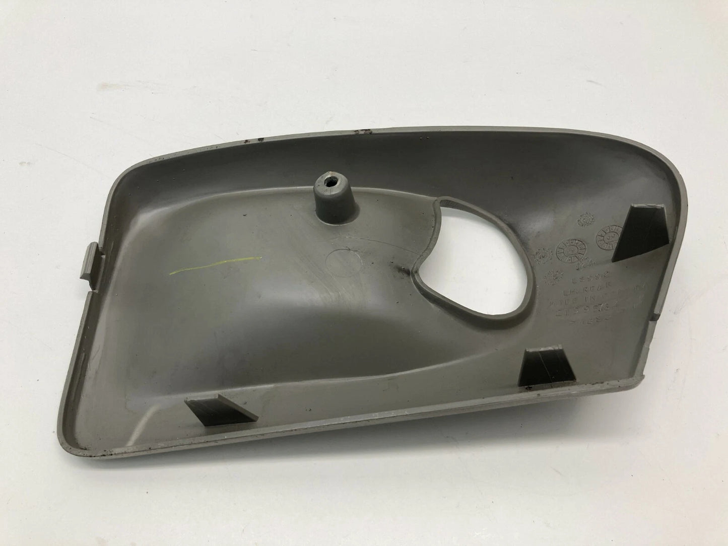 2000-2005 CHEVROLET IMPALA REAR LEFT SIDE INNER DOOR HANDLE BEZEL TRIM 21995764