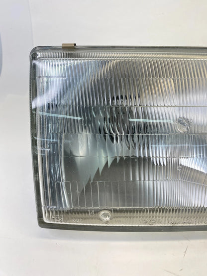 96-98 TOYOTA 4RUNNER FRONT RIGHT PASSENGER SIDE HEADLIGHT HEAD LAMP 99226-80009